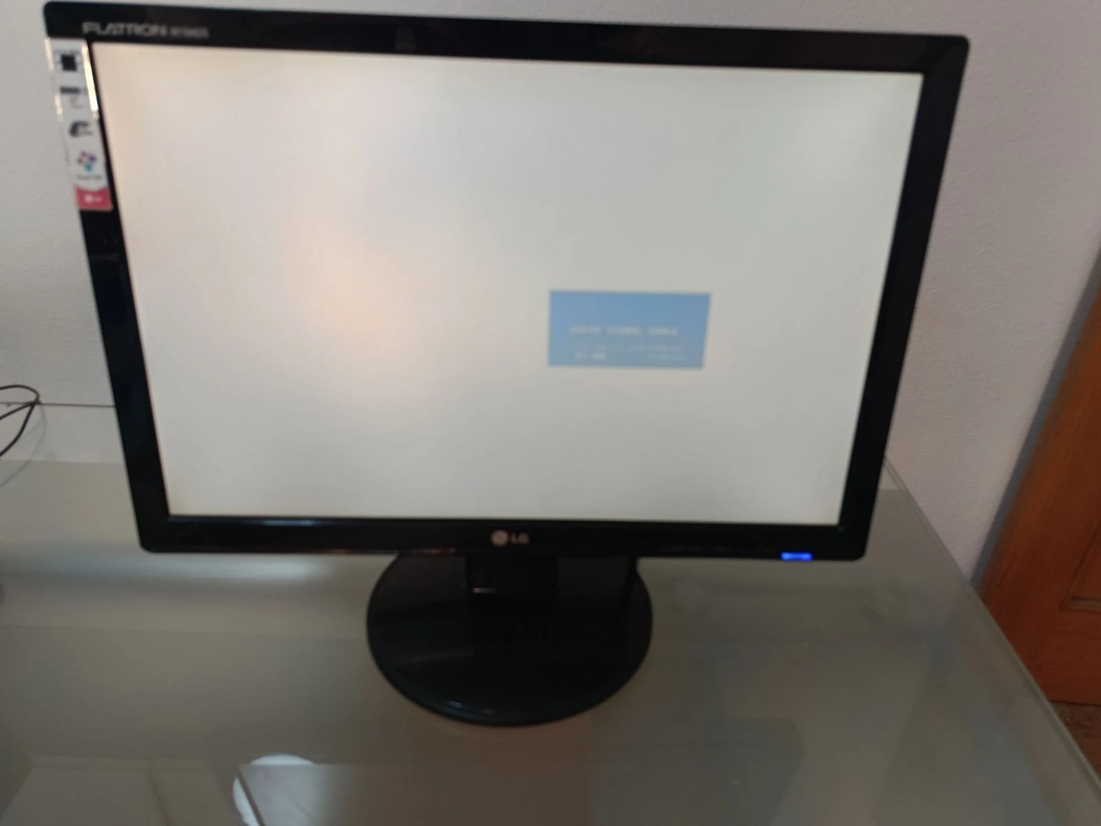 19 inch LG Flatron W1942S Monitor Black with cable, perfect condition – photo 4